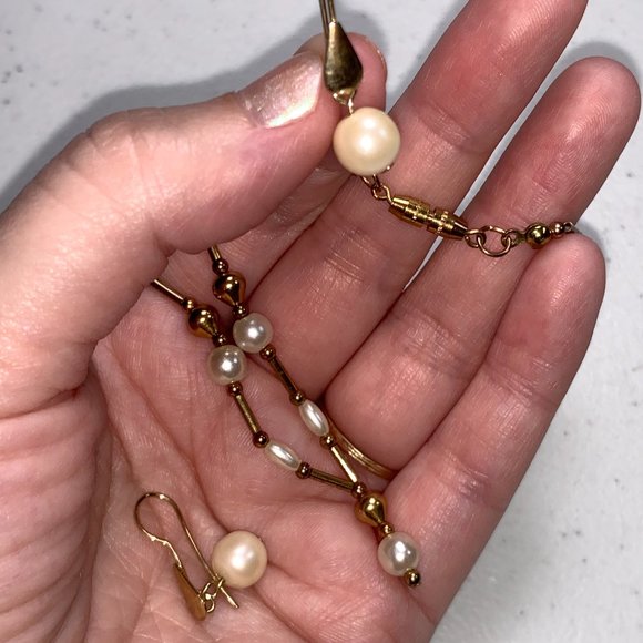 15" Pearl and gold beaded necklace and matching drop earrings - Picture 10 of 10